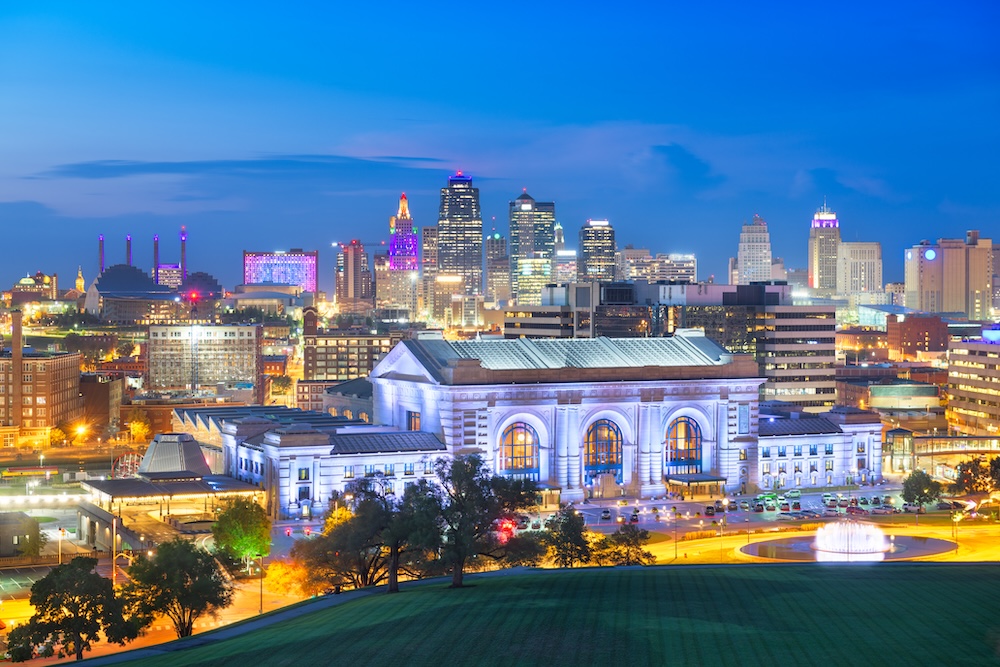 Kansas City skyline where you can find affordable luxury apartments